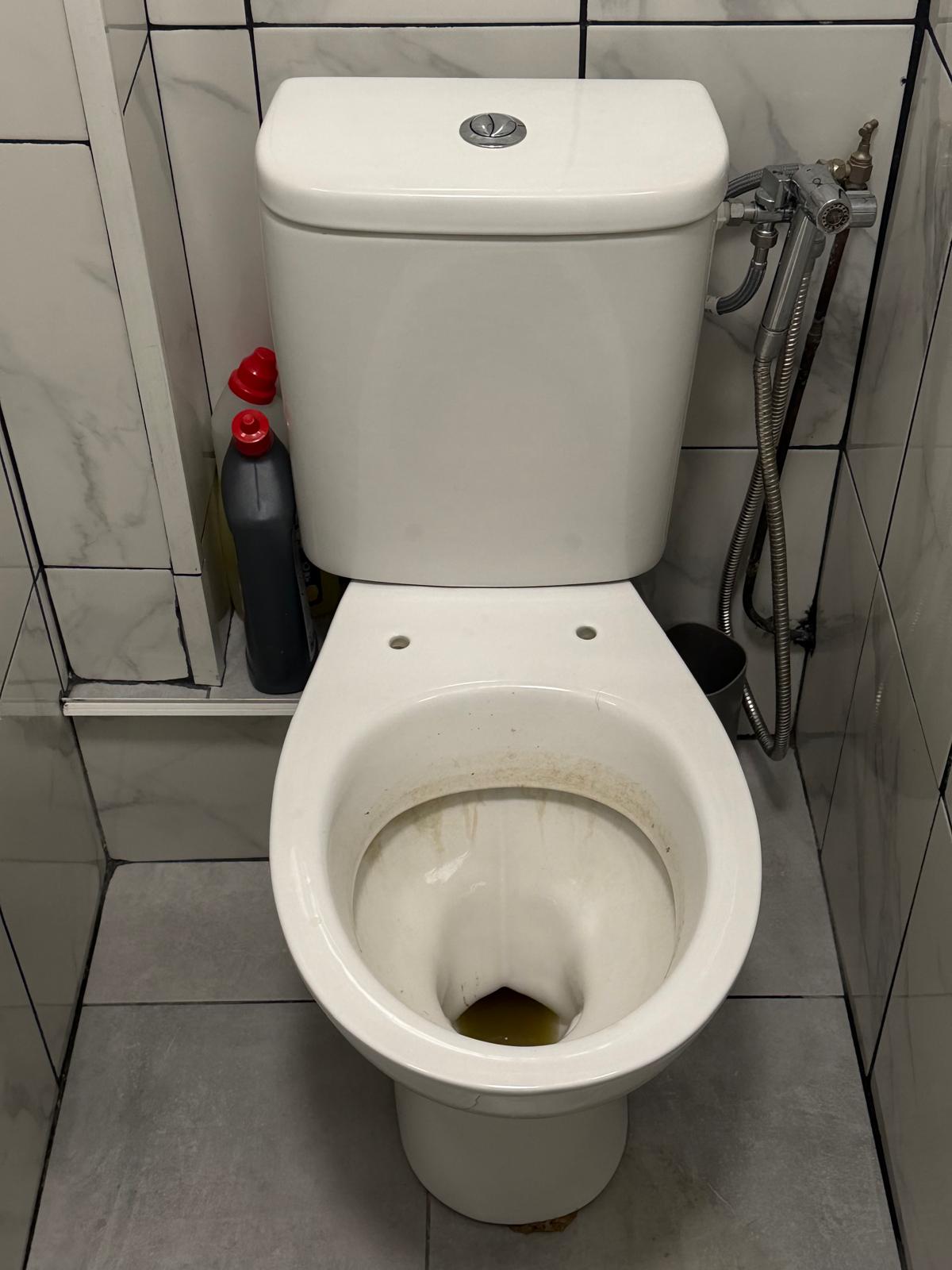 Technicien recherche de fuite avec cam&eacute;ra thermique